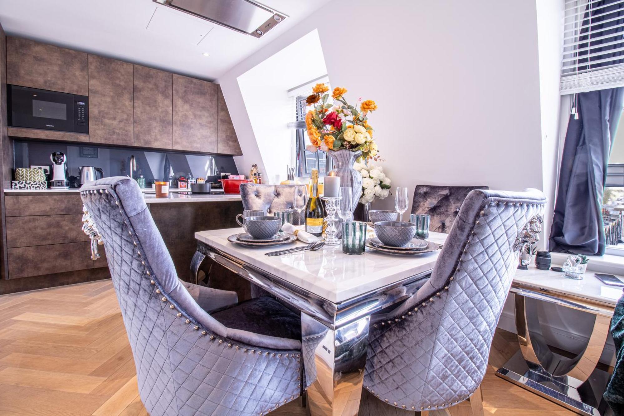 Luxurious 1-Bedroom Penthouse In Marble Arch 71 런던 외부 사진