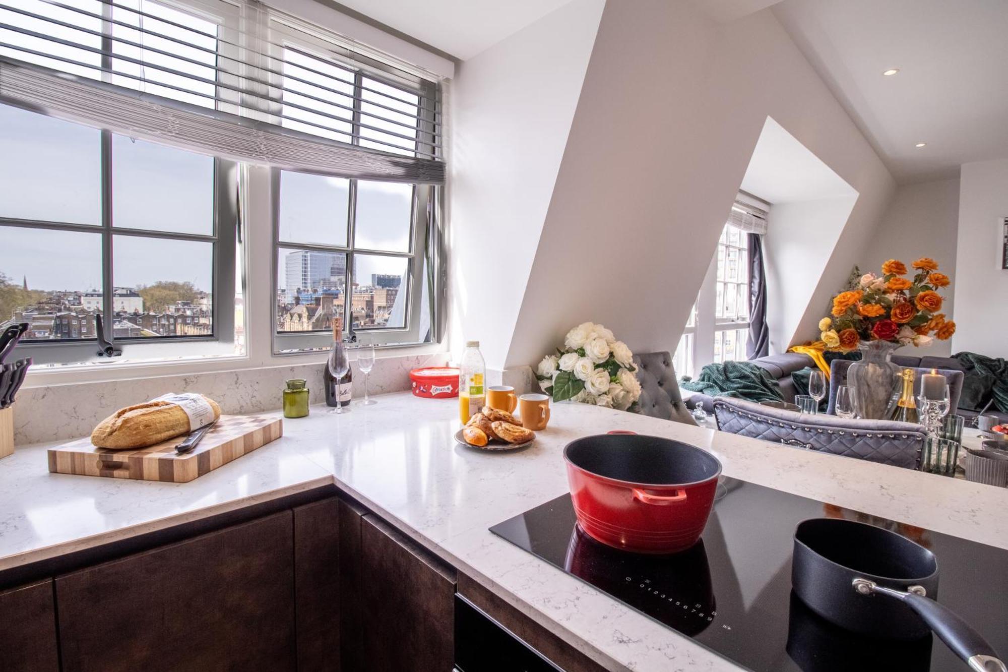 Luxurious 1-Bedroom Penthouse In Marble Arch 71 런던 외부 사진