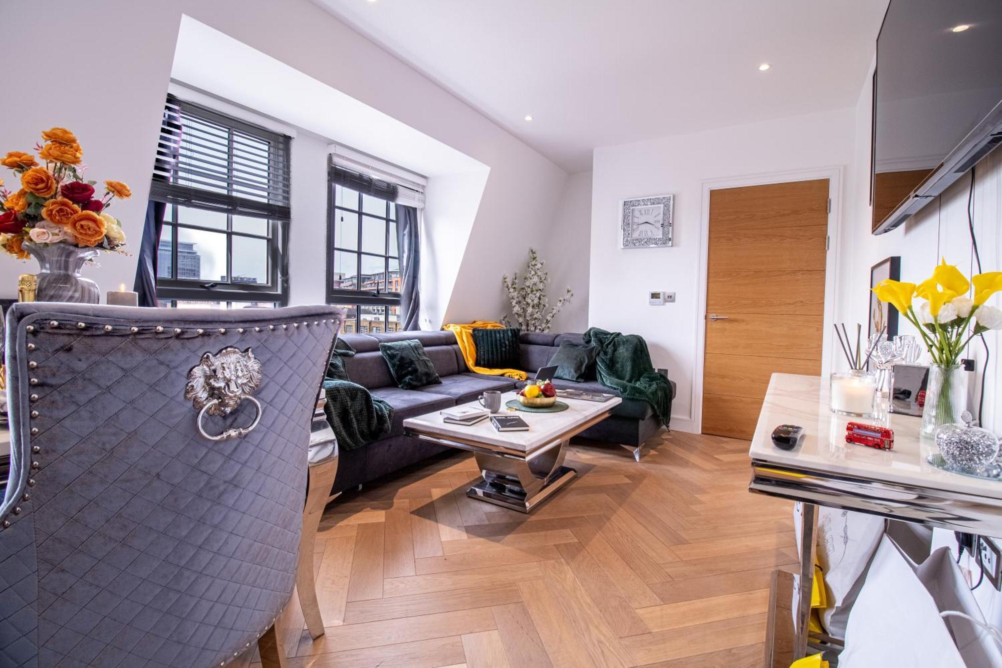 Luxurious 1-Bedroom Penthouse In Marble Arch 71 런던 외부 사진