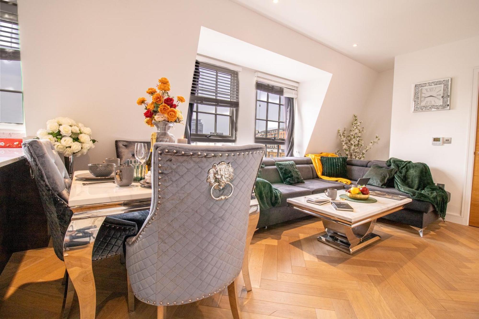 Luxurious 1-Bedroom Penthouse In Marble Arch 71 런던 외부 사진