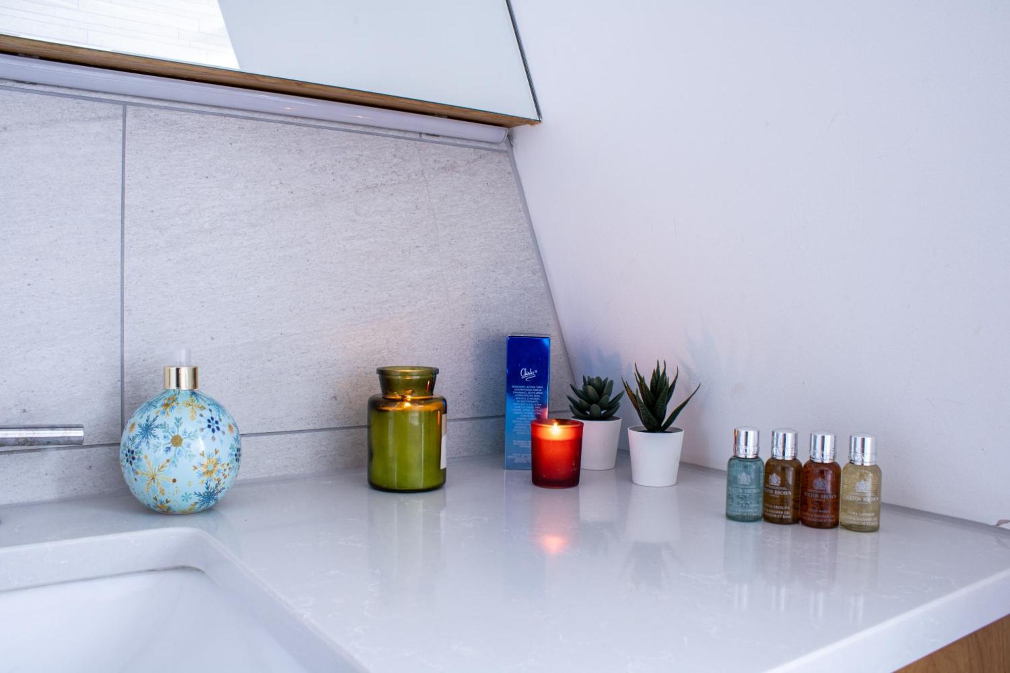 Luxurious 1-Bedroom Penthouse In Marble Arch 71 런던 외부 사진