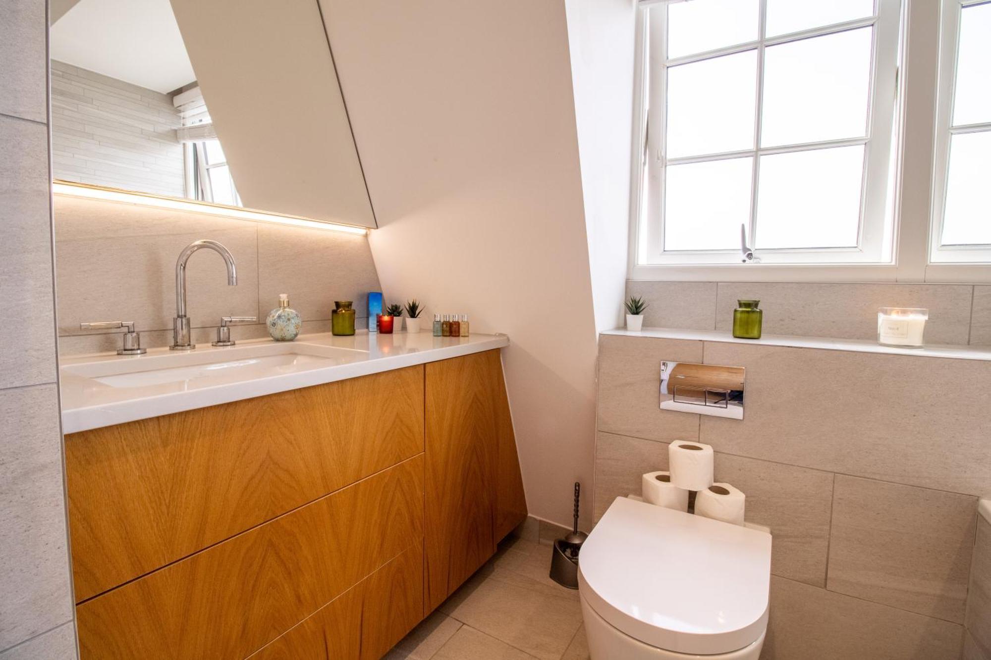 Luxurious 1-Bedroom Penthouse In Marble Arch 71 런던 외부 사진