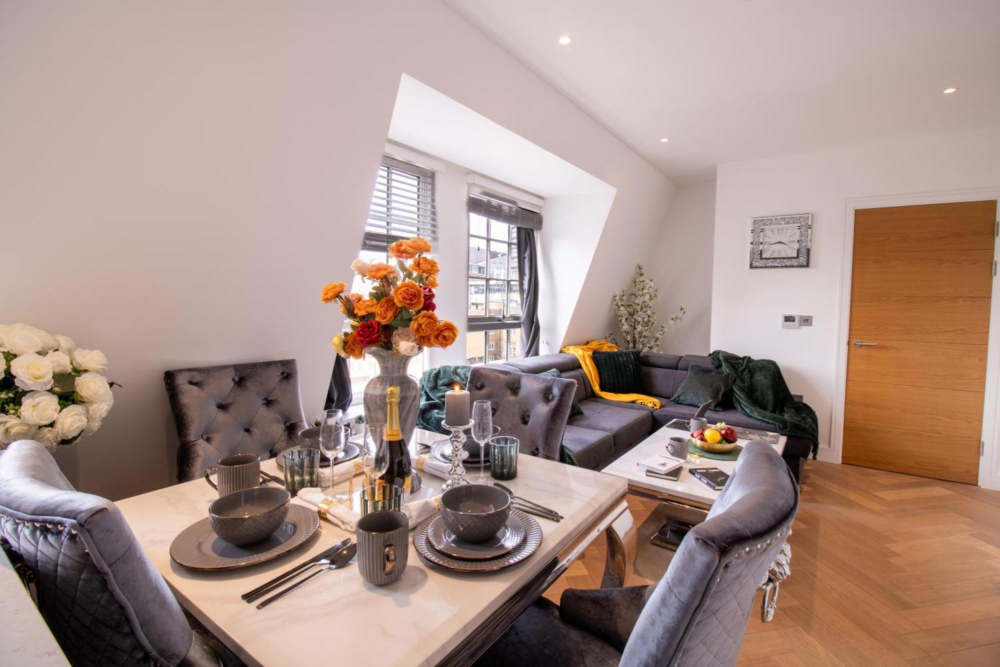 Luxurious 1-Bedroom Penthouse In Marble Arch 71 런던 외부 사진