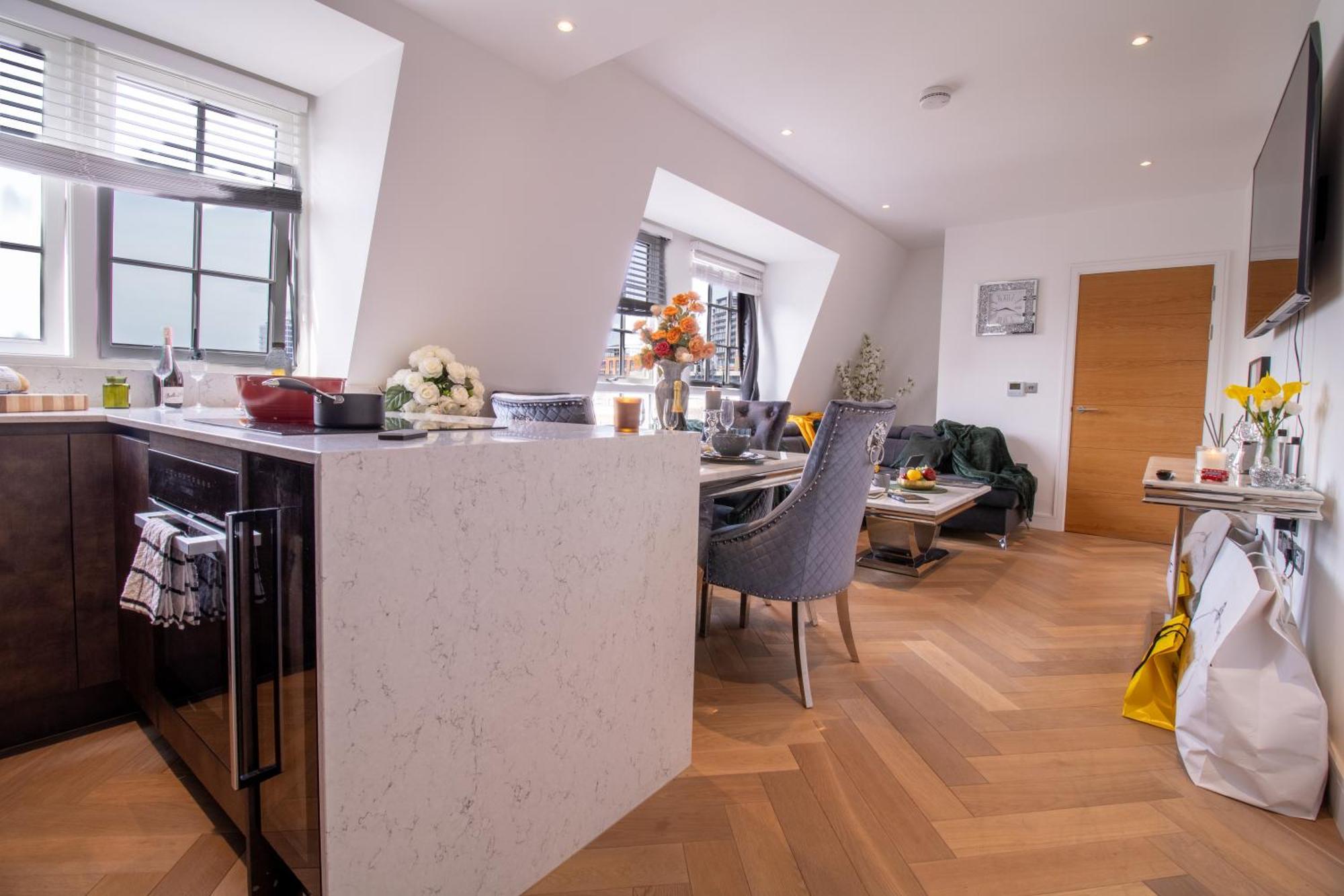 Luxurious 1-Bedroom Penthouse In Marble Arch 71 런던 외부 사진