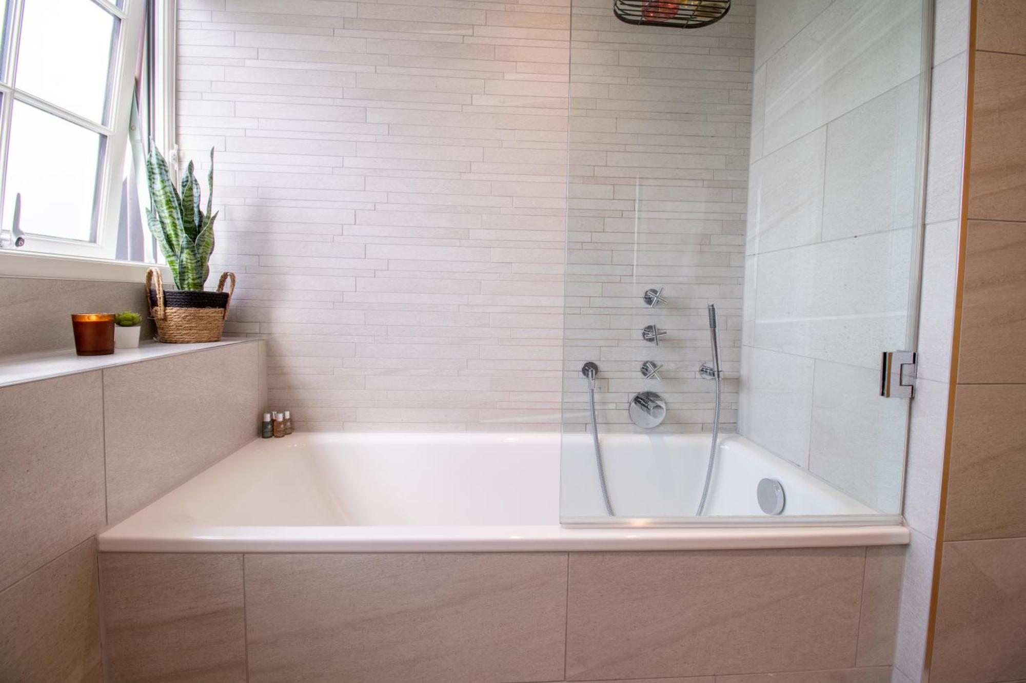 Luxurious 1-Bedroom Penthouse In Marble Arch 71 런던 외부 사진