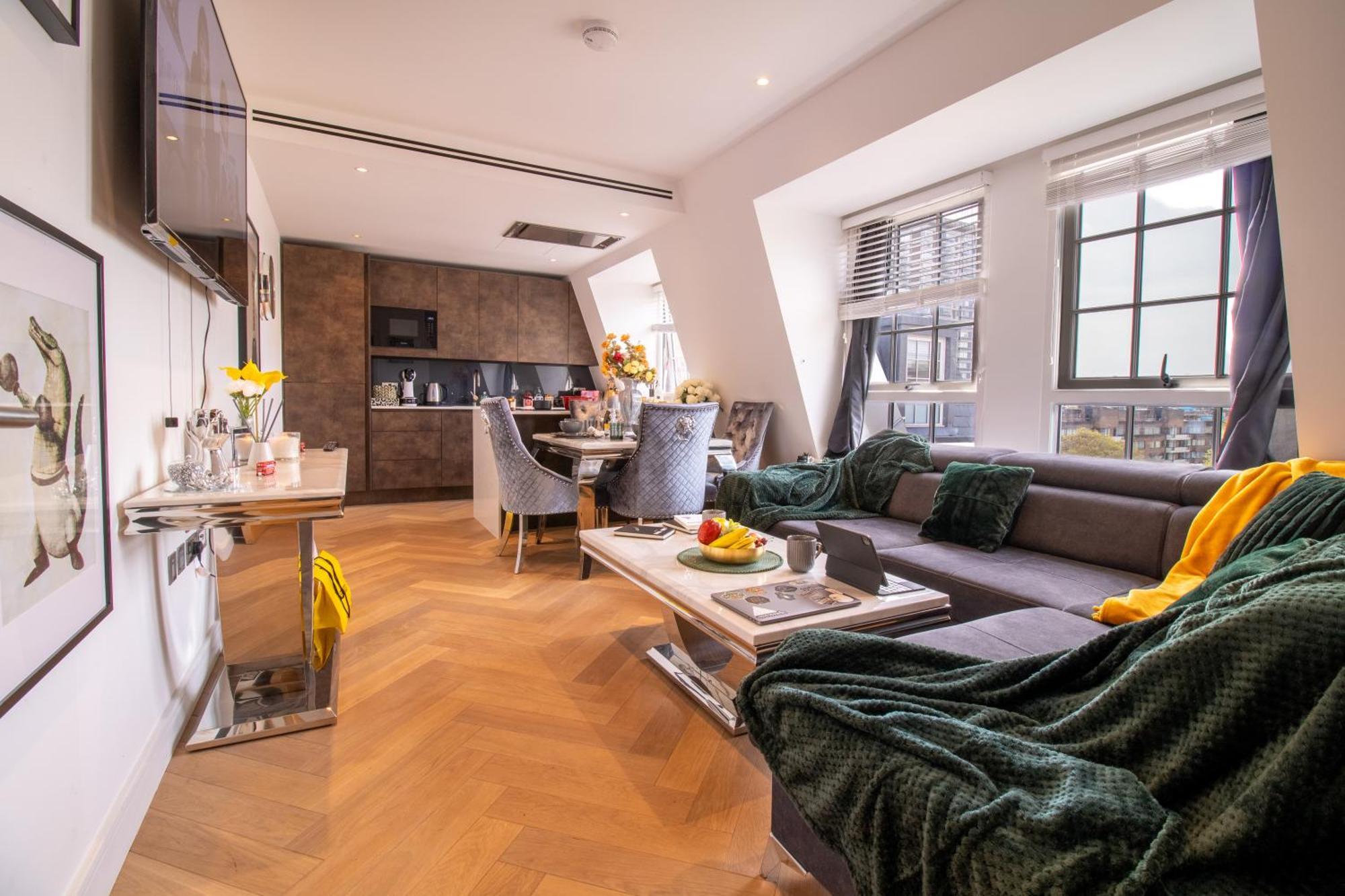 Luxurious 1-Bedroom Penthouse In Marble Arch 71 런던 외부 사진