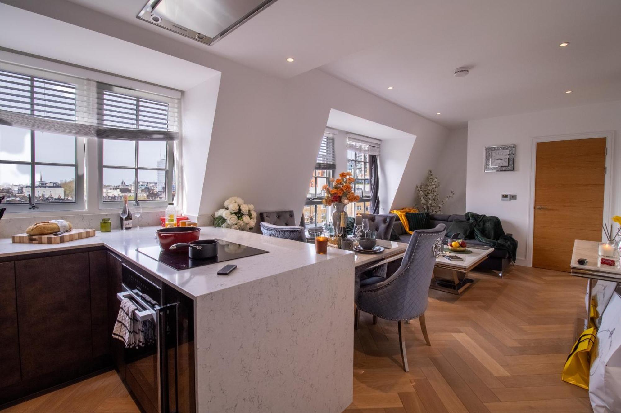 Luxurious 1-Bedroom Penthouse In Marble Arch 71 런던 외부 사진