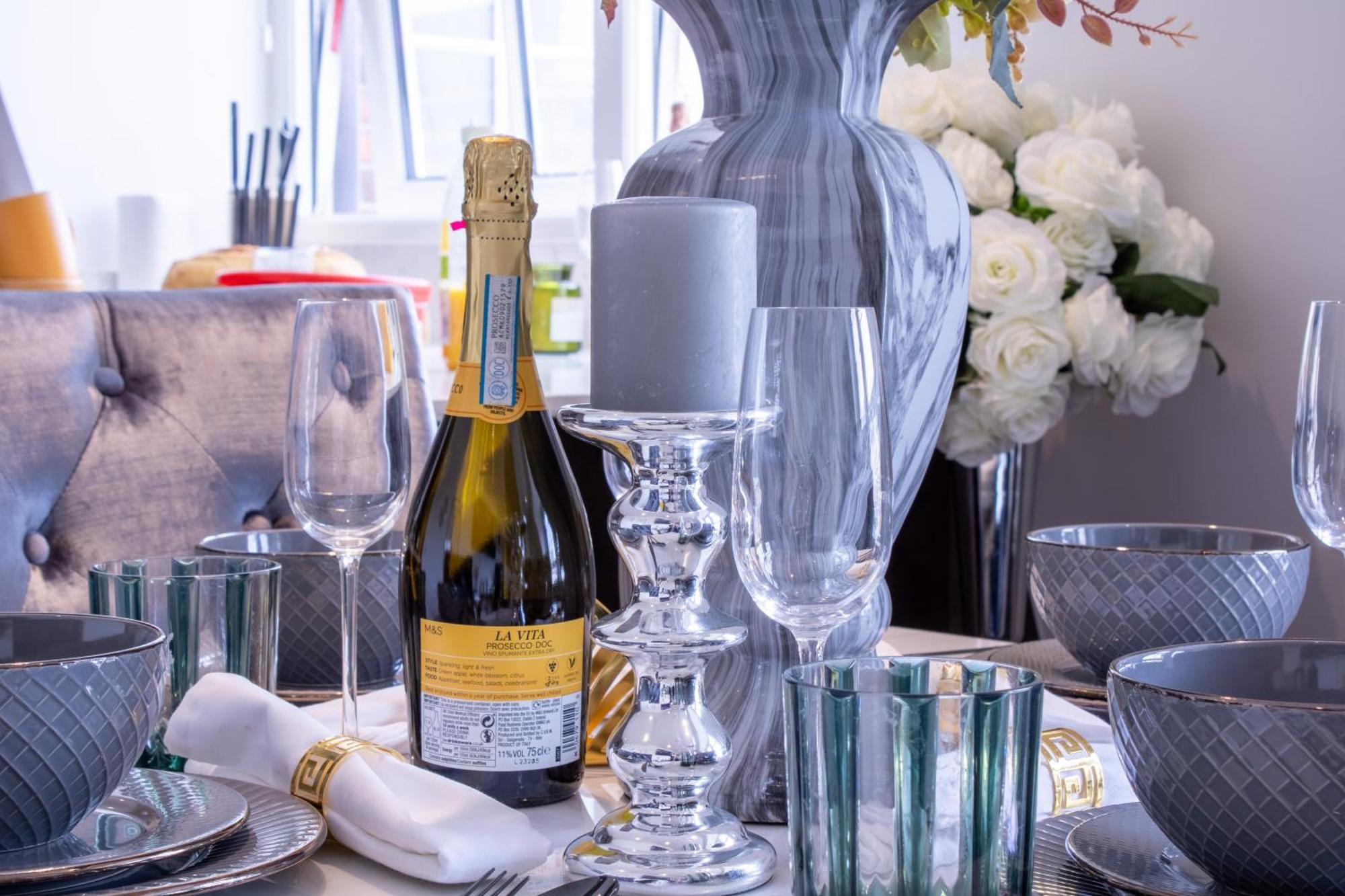 Luxurious 1-Bedroom Penthouse In Marble Arch 71 런던 외부 사진