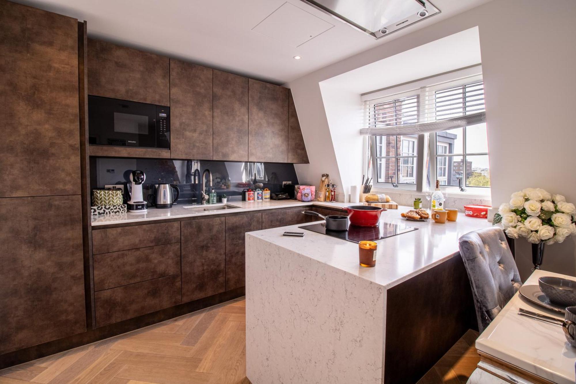 Luxurious 1-Bedroom Penthouse In Marble Arch 71 런던 외부 사진